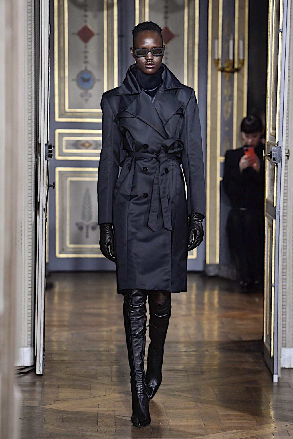 Fashion Week Paris Fall/Winter 2020 look 20 from the Olivier Theyskens collection 女装