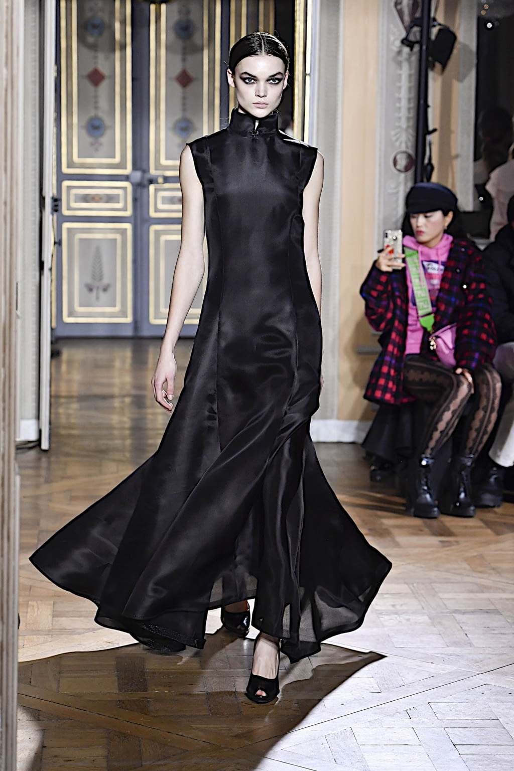 Fashion Week Paris Fall/Winter 2020 look 25 from the Olivier Theyskens collection 女装