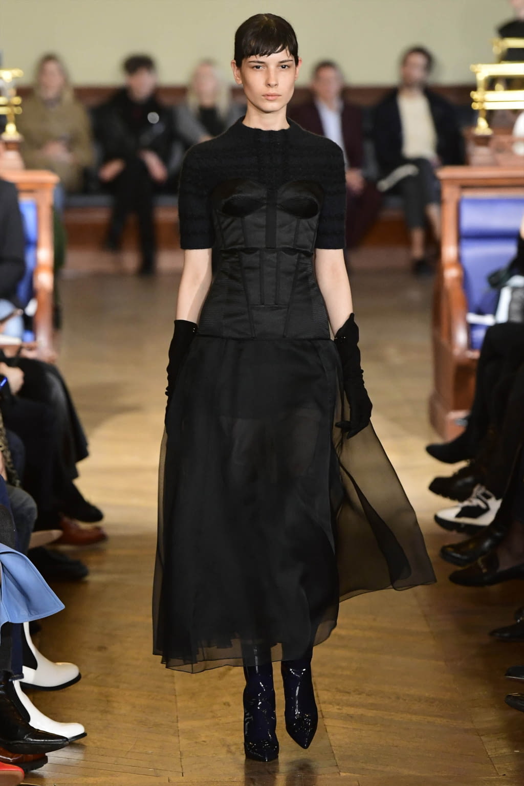 Fashion Week Paris Fall/Winter 2017 look 13 from the Olivier Theyskens collection 女装
