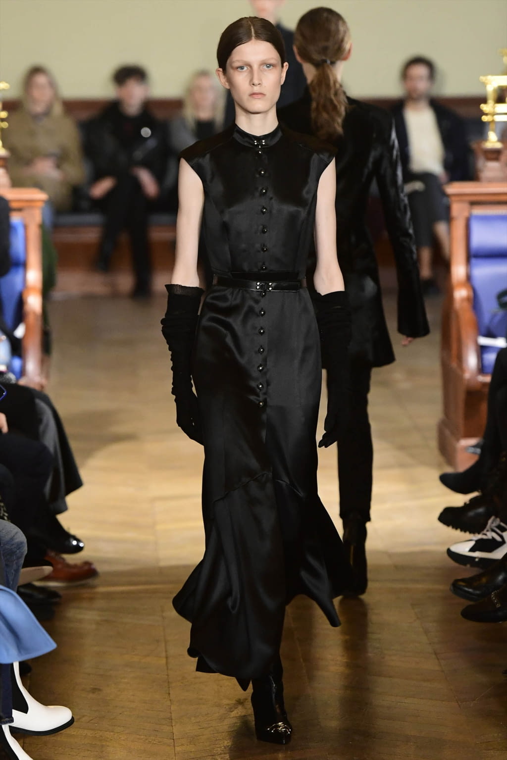 Fashion Week Paris Fall/Winter 2017 look 16 from the Olivier Theyskens collection 女装