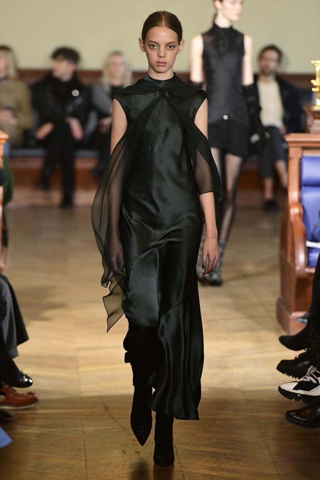 Fashion Week Paris Fall/Winter 2017 look 20 from the Olivier Theyskens collection 女装