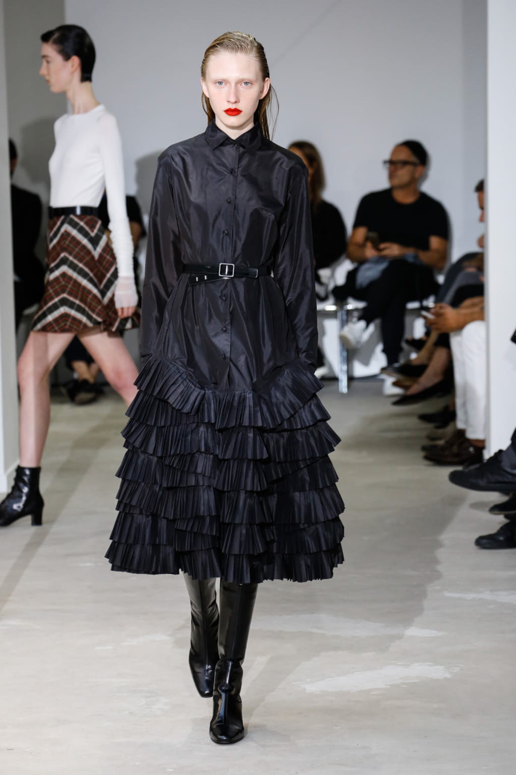 Fashion Week Paris Spring/Summer 2017 look 14 from the Olivier Theyskens collection womenswear