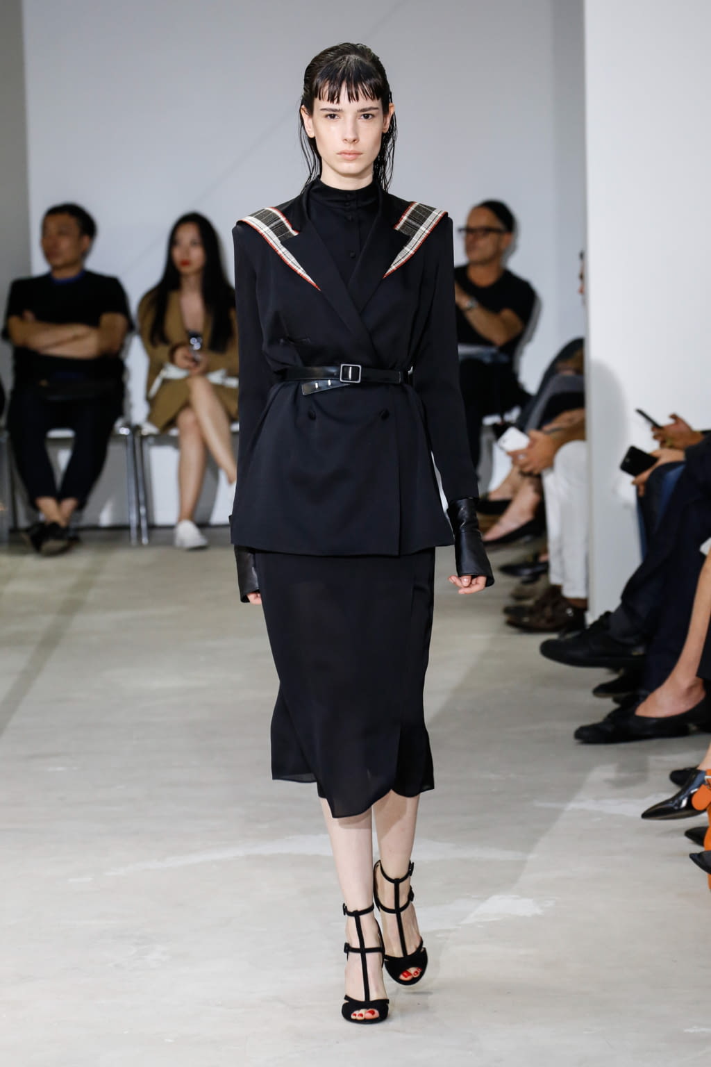 Fashion Week Paris Spring/Summer 2017 look 15 from the Olivier Theyskens collection 女装