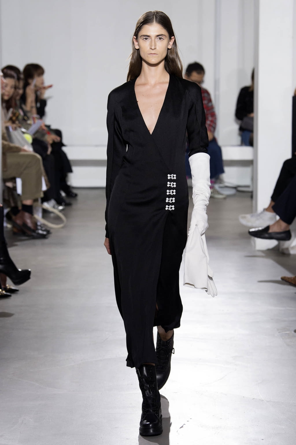 Fashion Week Paris Spring/Summer 2018 look 4 from the Olivier Theyskens collection 女装