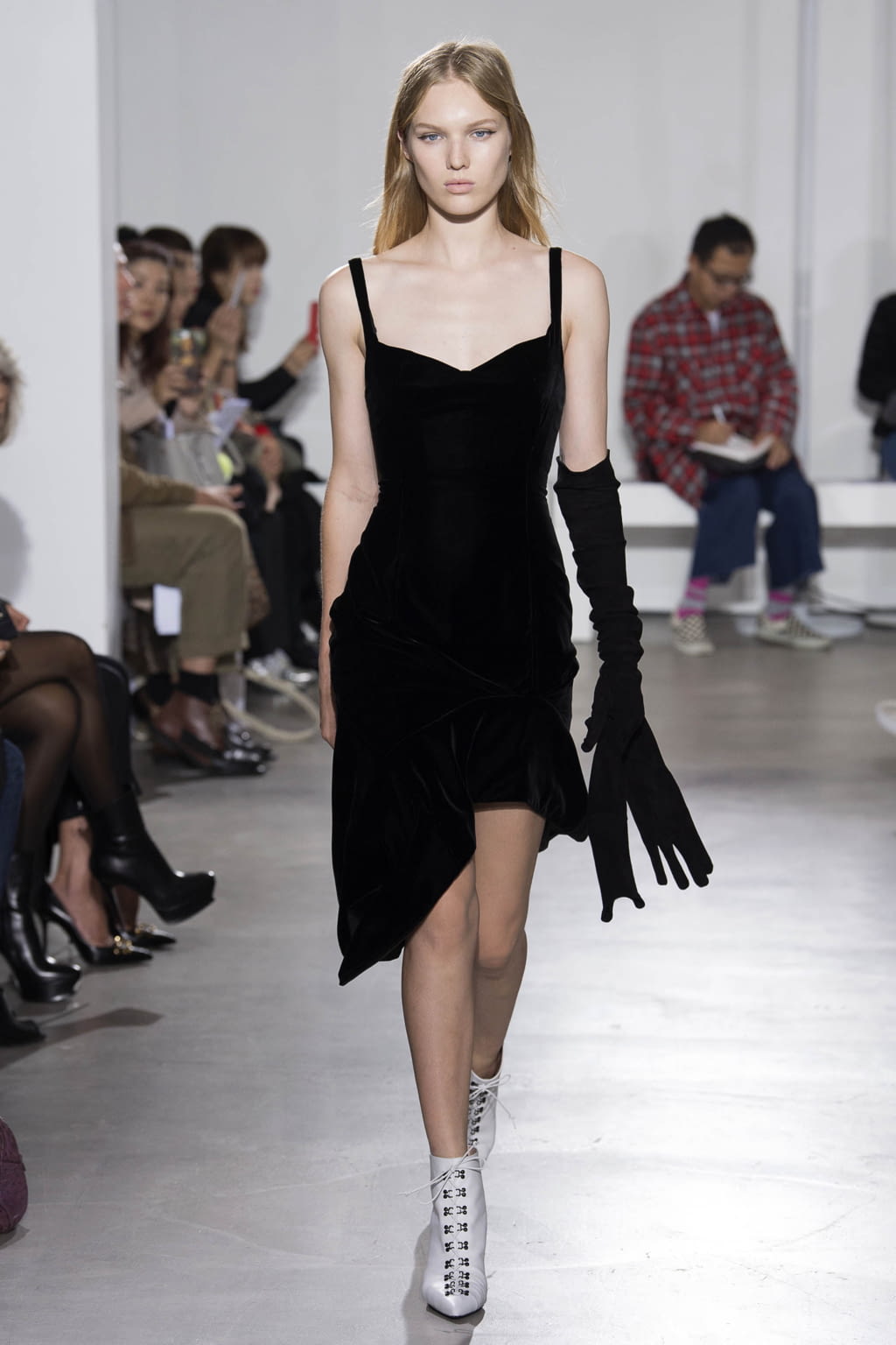 Fashion Week Paris Spring/Summer 2018 look 13 from the Olivier Theyskens collection 女装