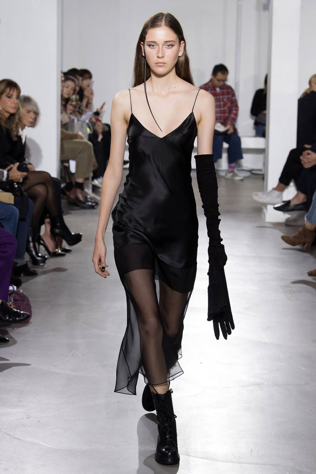 Fashion Week Paris Spring/Summer 2018 look 17 from the Olivier Theyskens collection 女装