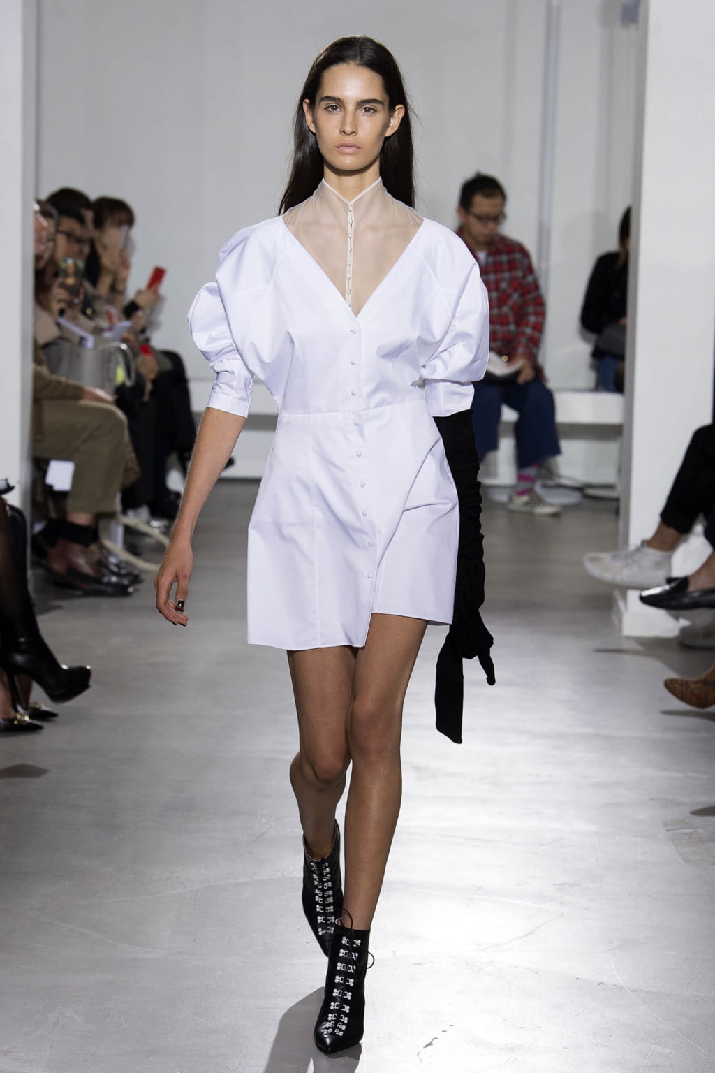Fashion Week Paris Spring/Summer 2018 look 23 from the Olivier Theyskens collection 女装