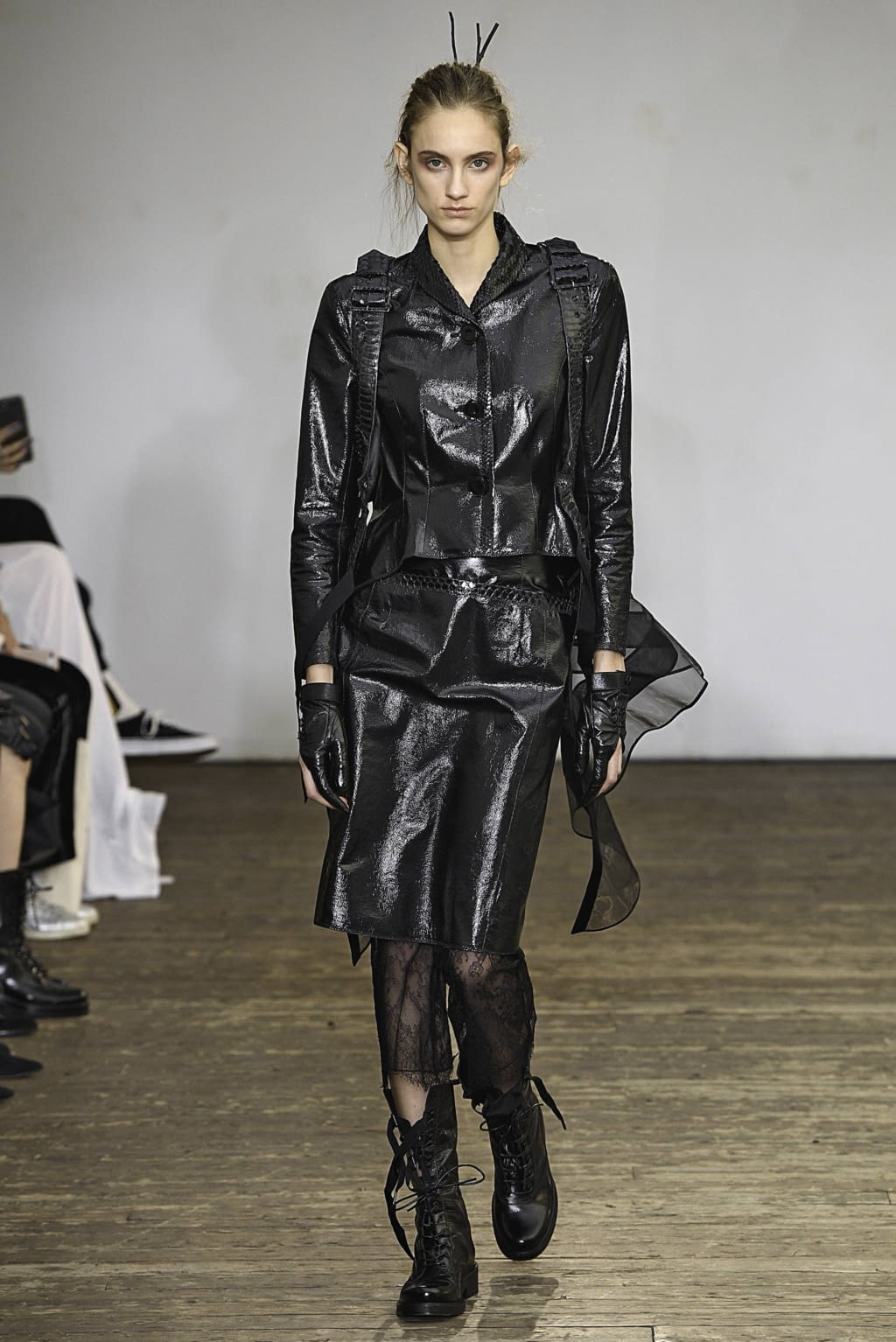 Fashion Week Paris Spring/Summer 2019 look 2 from the Olivier Theyskens collection womenswear