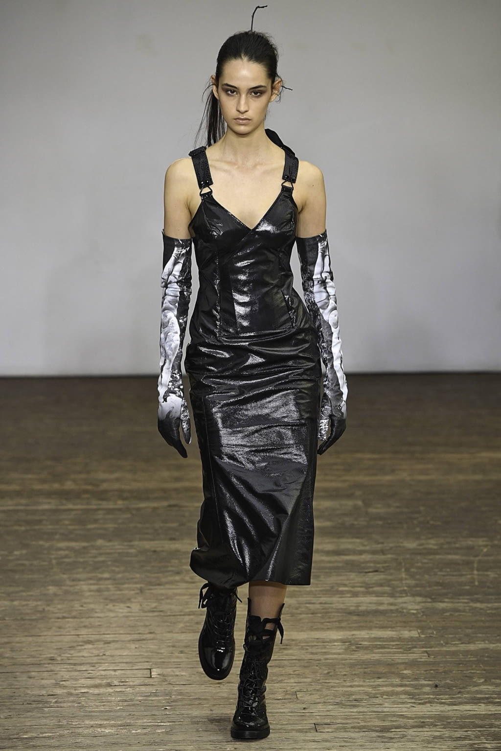 Fashion Week Paris Spring/Summer 2019 look 13 from the Olivier Theyskens collection womenswear
