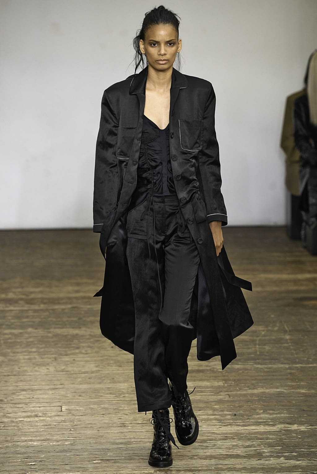 Fashion Week Paris Spring/Summer 2019 look 27 from the Olivier Theyskens collection 女装