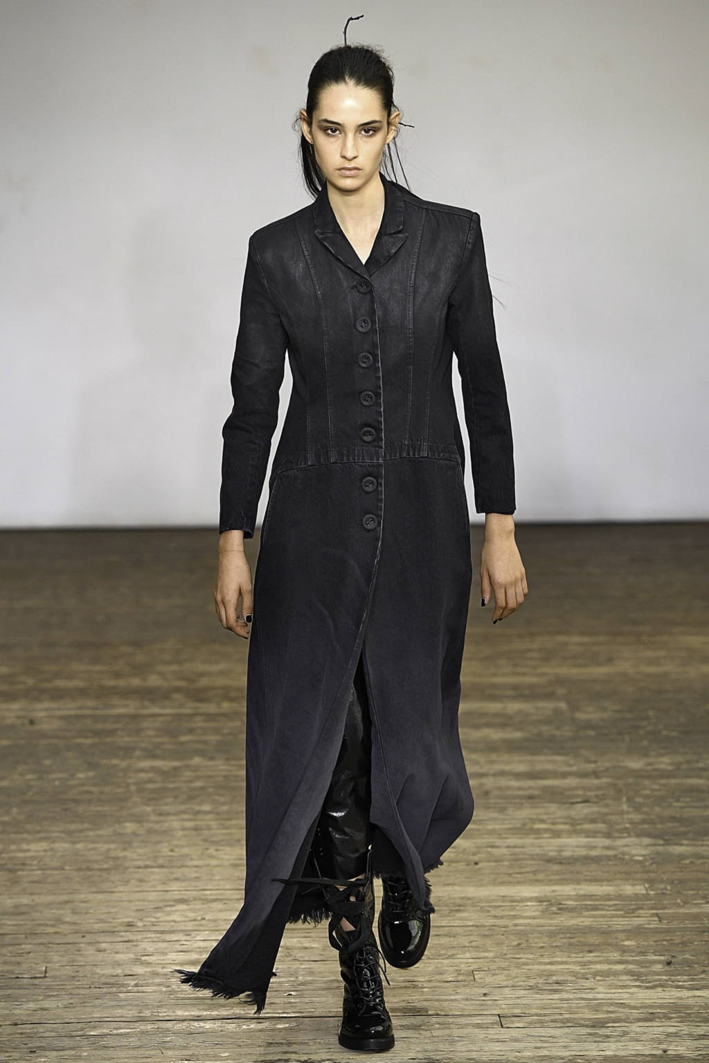Fashion Week Paris Spring/Summer 2019 look 33 from the Olivier Theyskens collection 女装