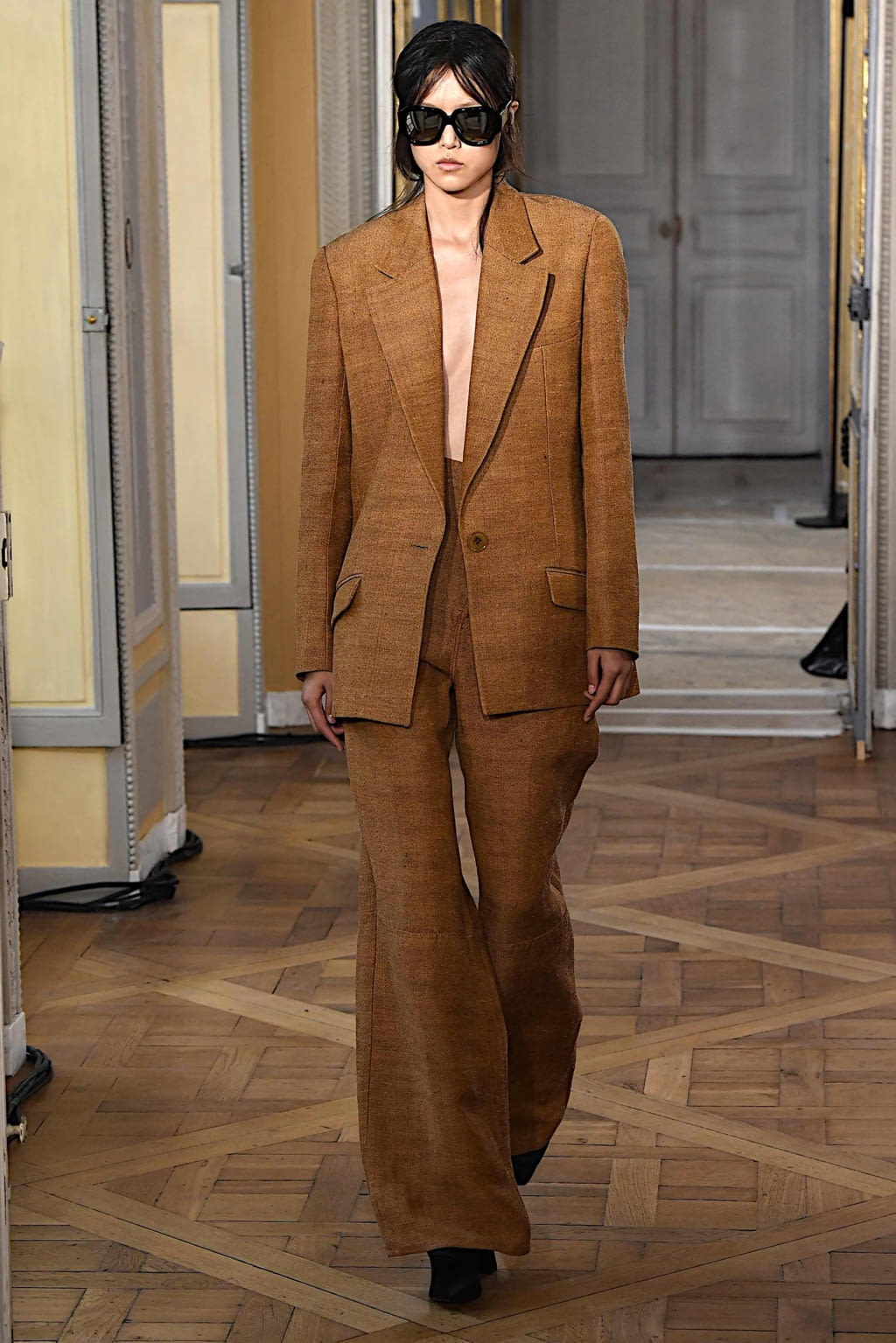 Fashion Week Paris Spring/Summer 2020 look 12 from the Olivier Theyskens collection 女装