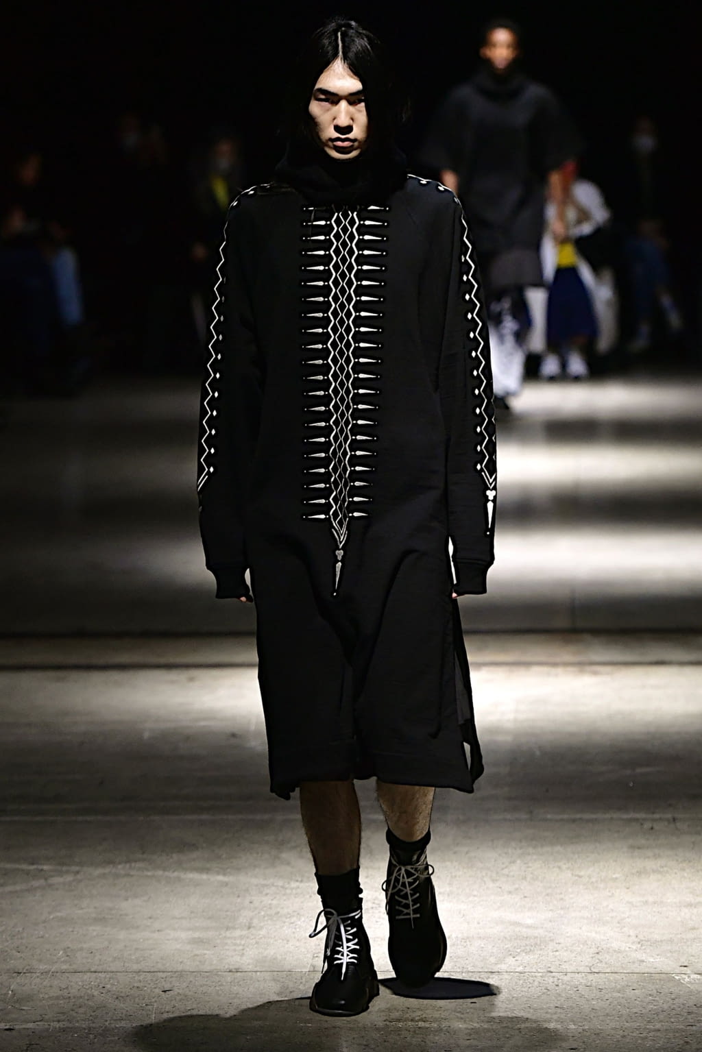 Fashion Week Milan Fall/Winter 2022 look 2 from the Onitsuka Tiger collection 女装