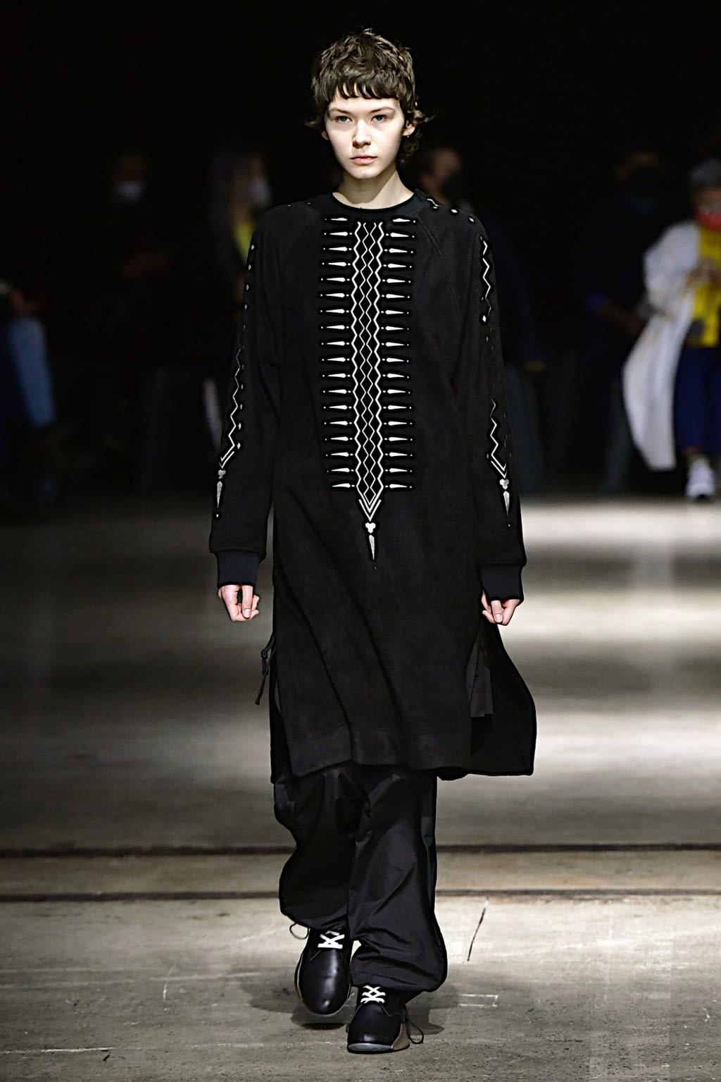 Fashion Week Milan Fall/Winter 2022 look 8 de la collection Onitsuka Tiger womenswear
