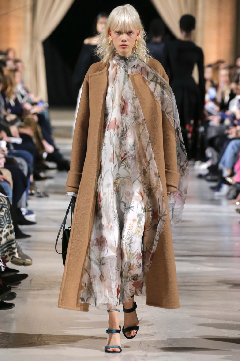 Fashion Week New York Fall/Winter 2018 look 18 from the Oscar de la Renta collection womenswear
