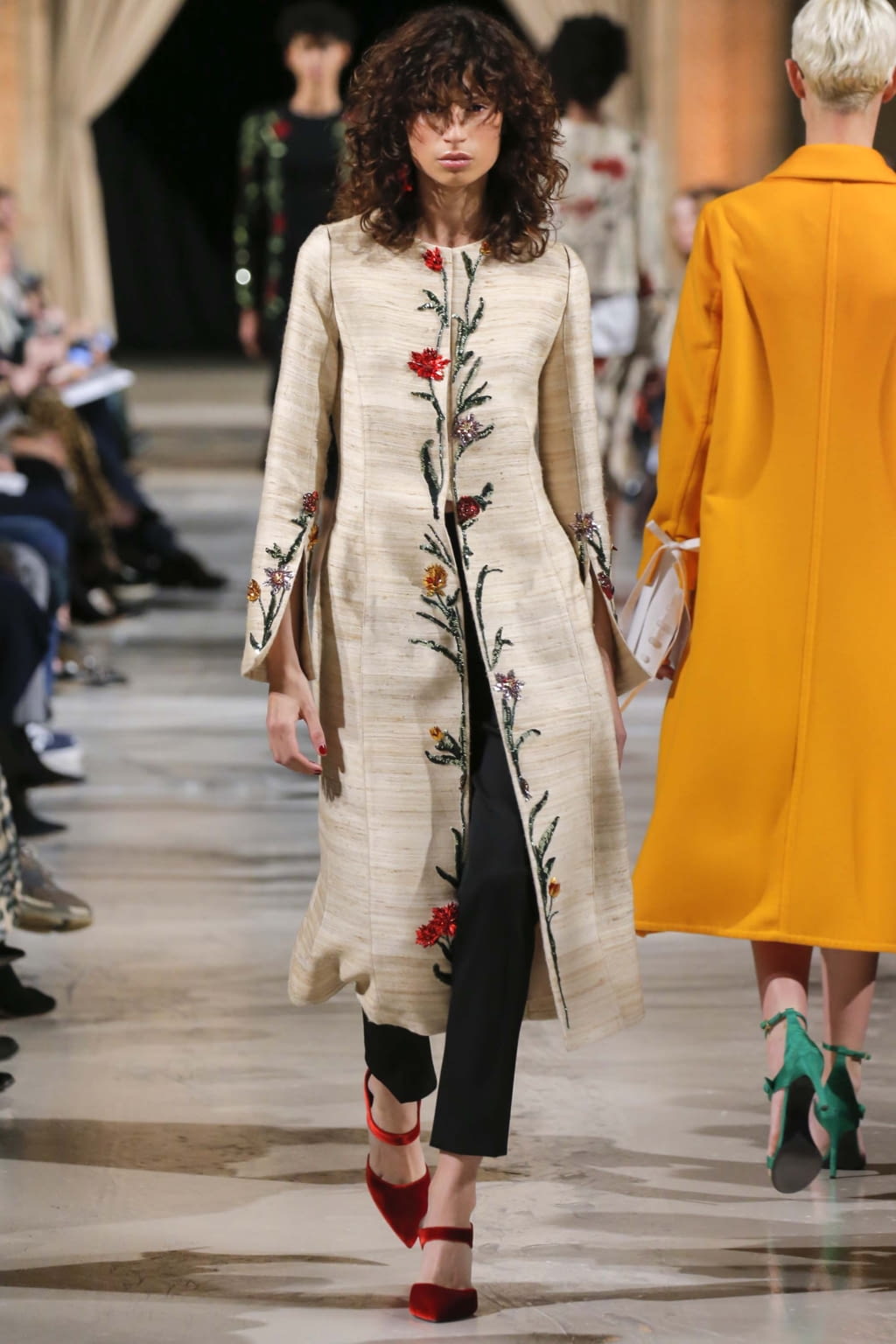 Fashion Week New York Fall/Winter 2018 look 28 from the Oscar de la Renta collection womenswear