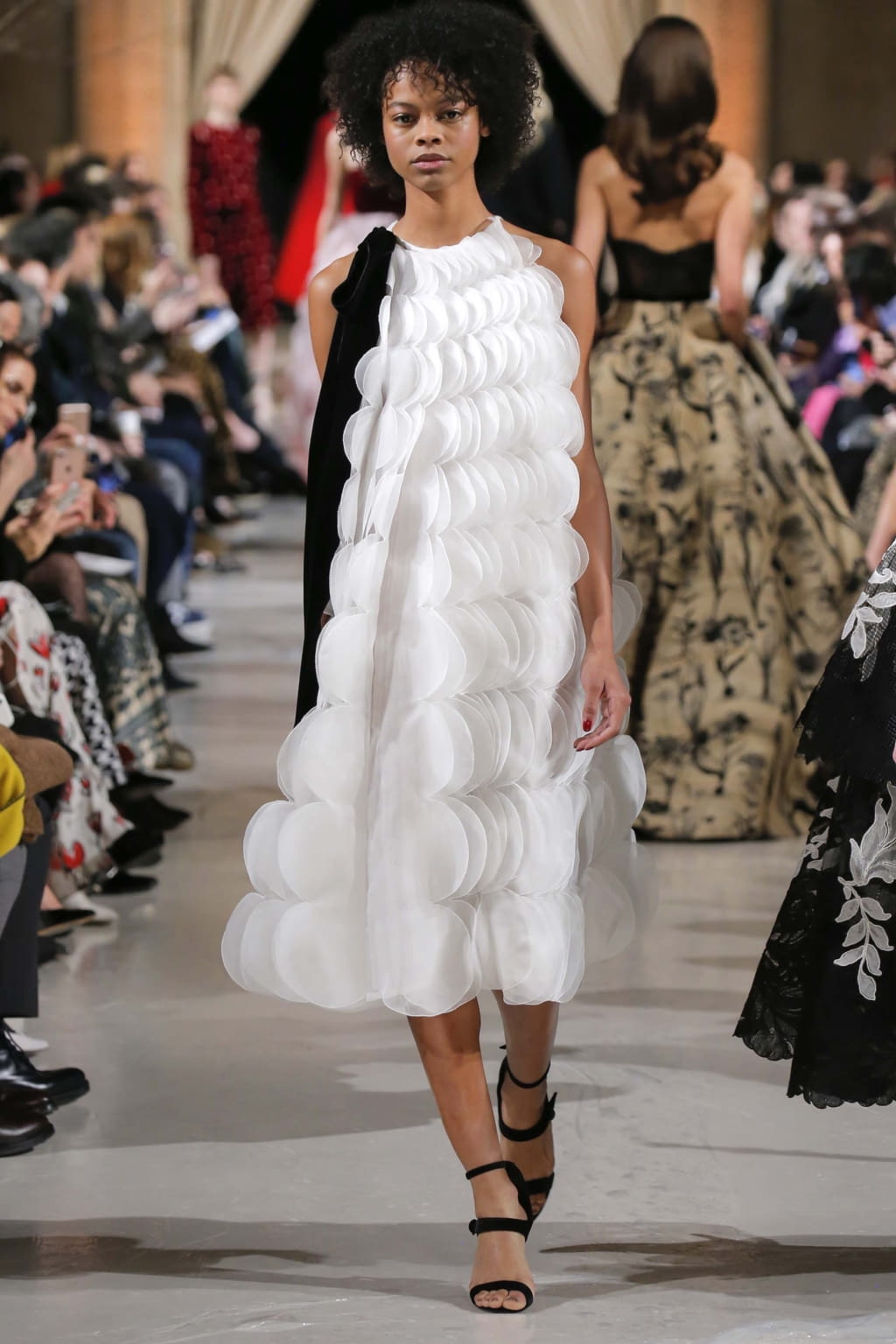 Fashion Week New York Fall/Winter 2018 look 37 from the Oscar de la Renta collection womenswear