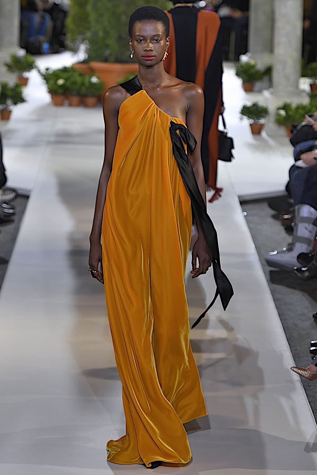 Fashion Week New York Fall/Winter 2019 look 16 from the Oscar de la Renta collection womenswear