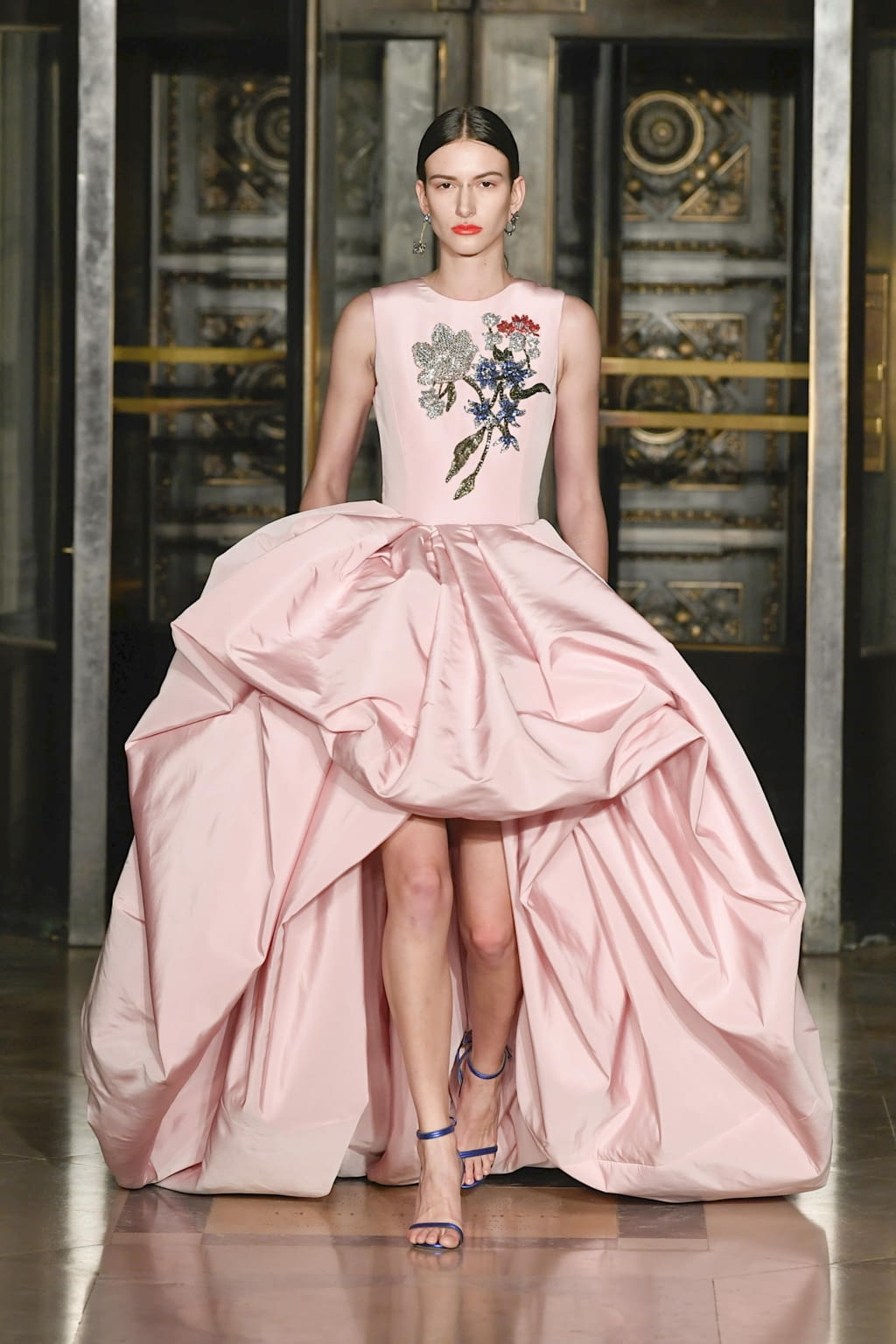Fashion Week New York Fall/Winter 2020 look 20 from the Oscar de la Renta collection 女装
