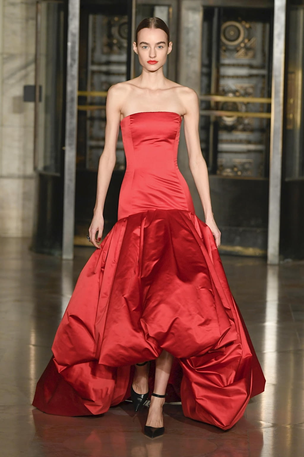 Fashion Week New York Fall/Winter 2020 look 22 from the Oscar de la Renta collection womenswear