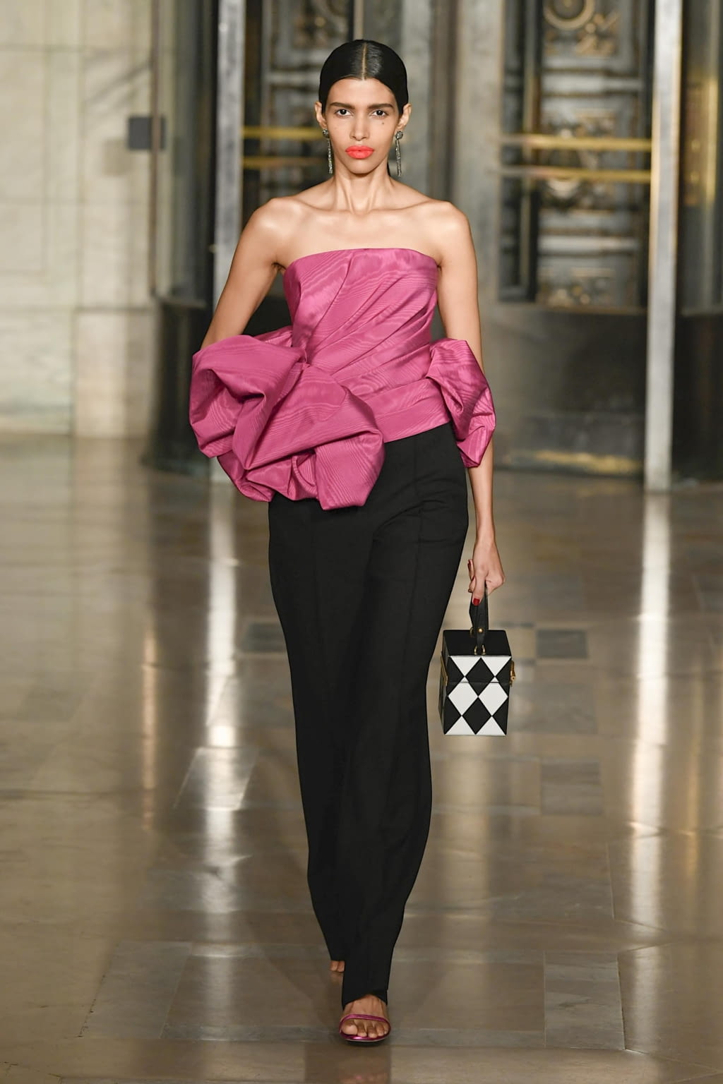 Fashion Week New York Fall/Winter 2020 look 26 from the Oscar de la Renta collection womenswear