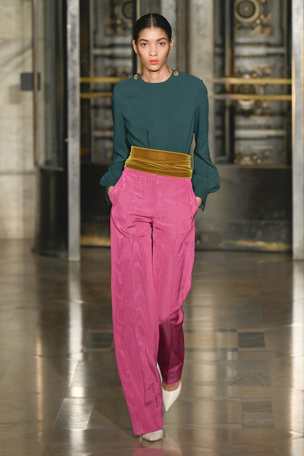 Fashion Week New York Fall/Winter 2020 look 30 from the Oscar de la Renta collection womenswear