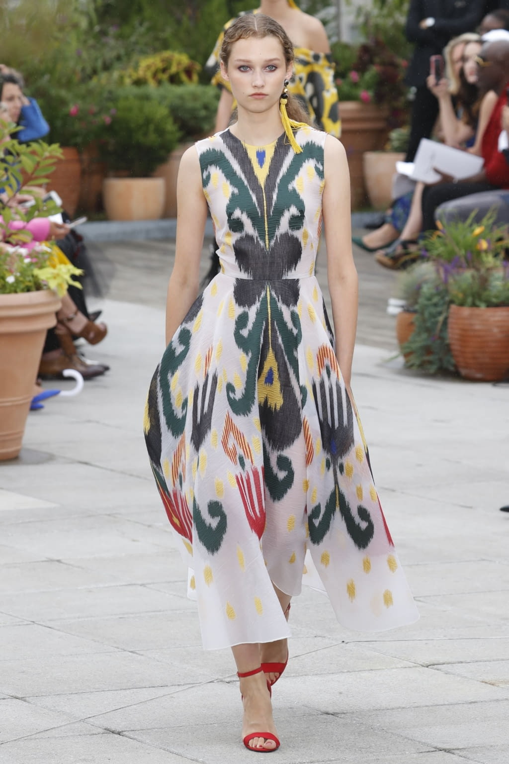 Fashion Week New York Spring/Summer 2019 look 20 from the Oscar de la Renta collection 女装