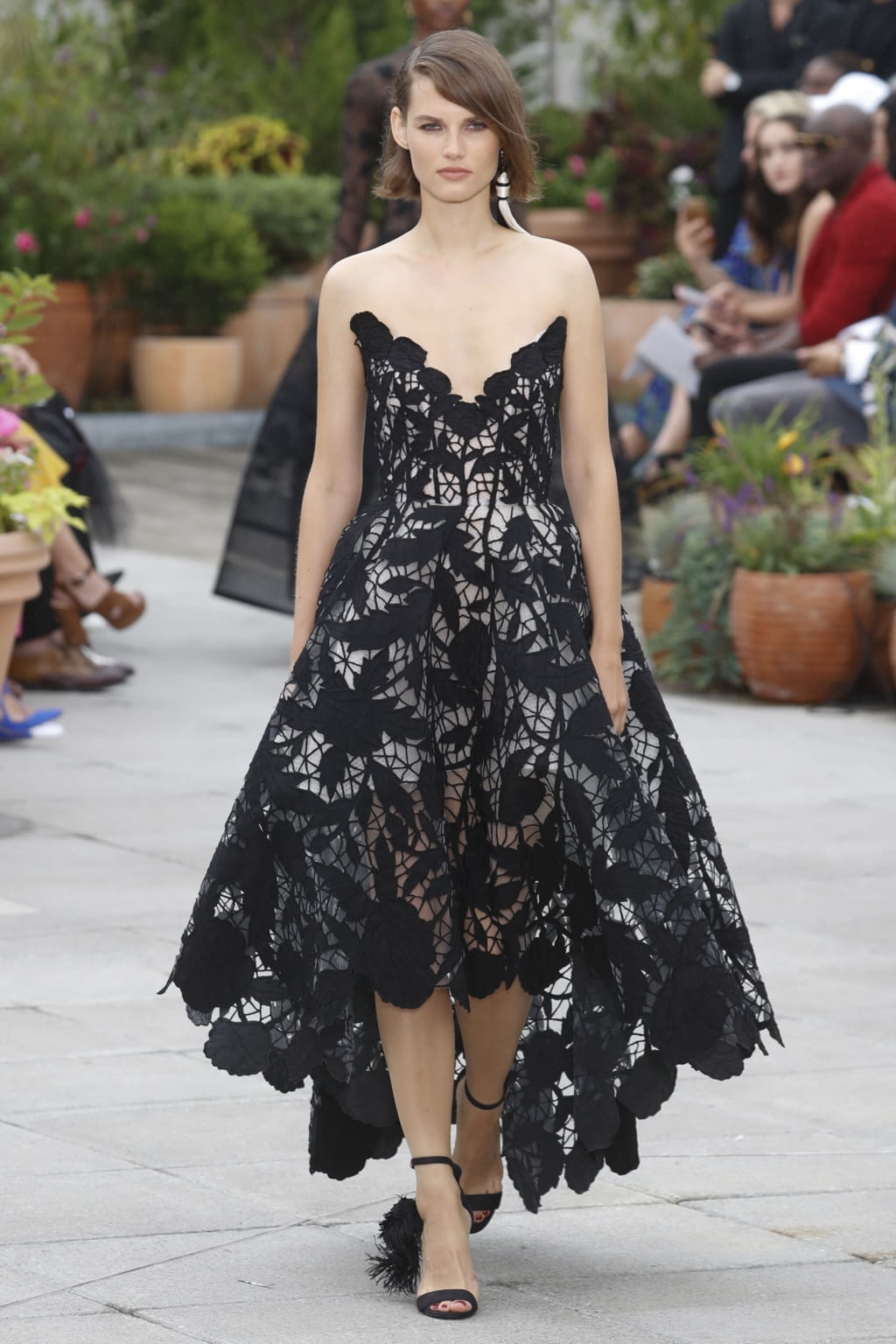 Fashion Week New York Spring/Summer 2019 look 37 from the Oscar de la Renta collection 女装