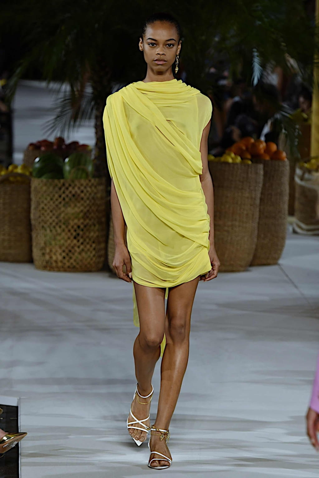 Fashion Week New York Spring/Summer 2020 look 2 from the Oscar de la Renta collection womenswear