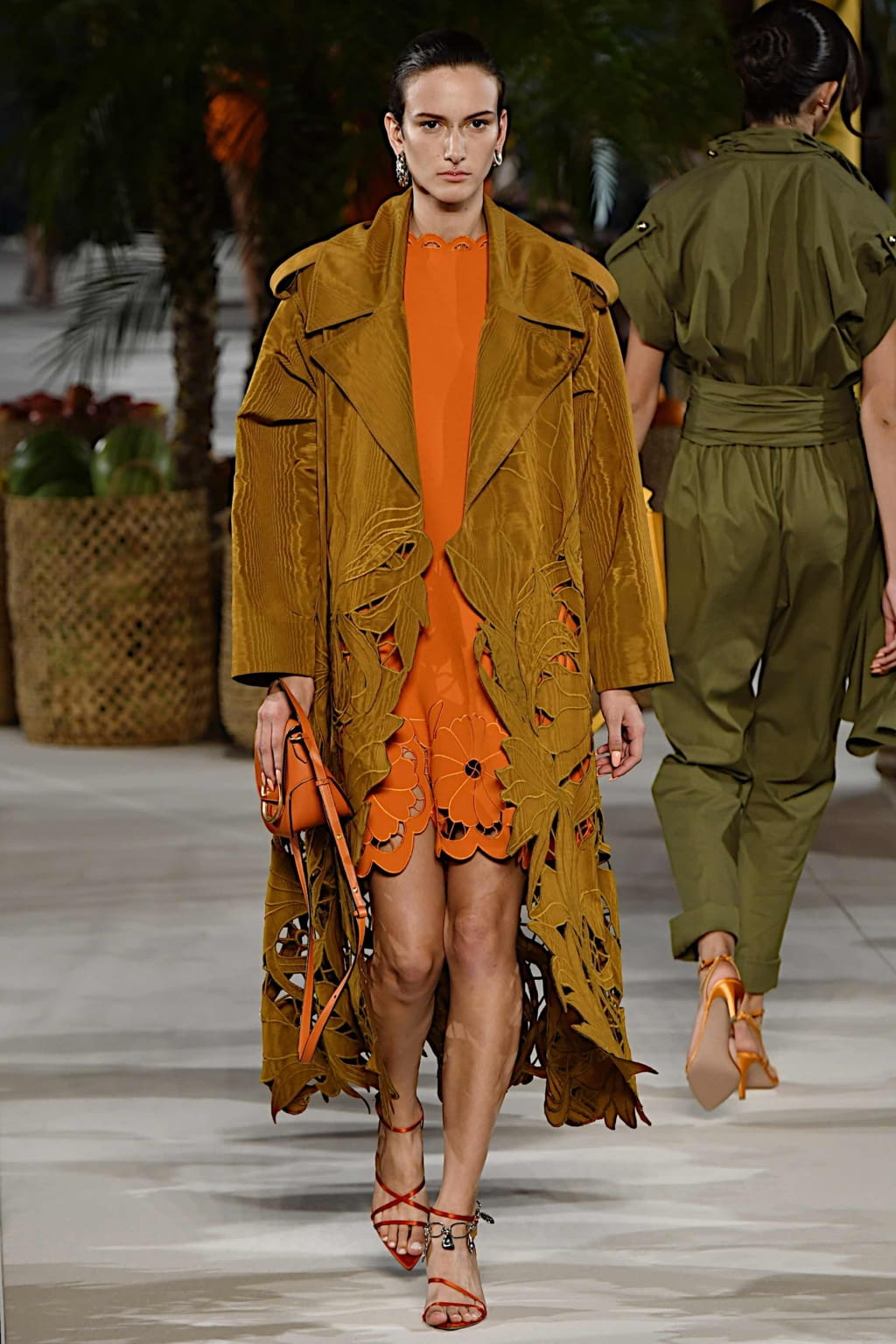 Fashion Week New York Spring/Summer 2020 look 16 from the Oscar de la Renta collection womenswear