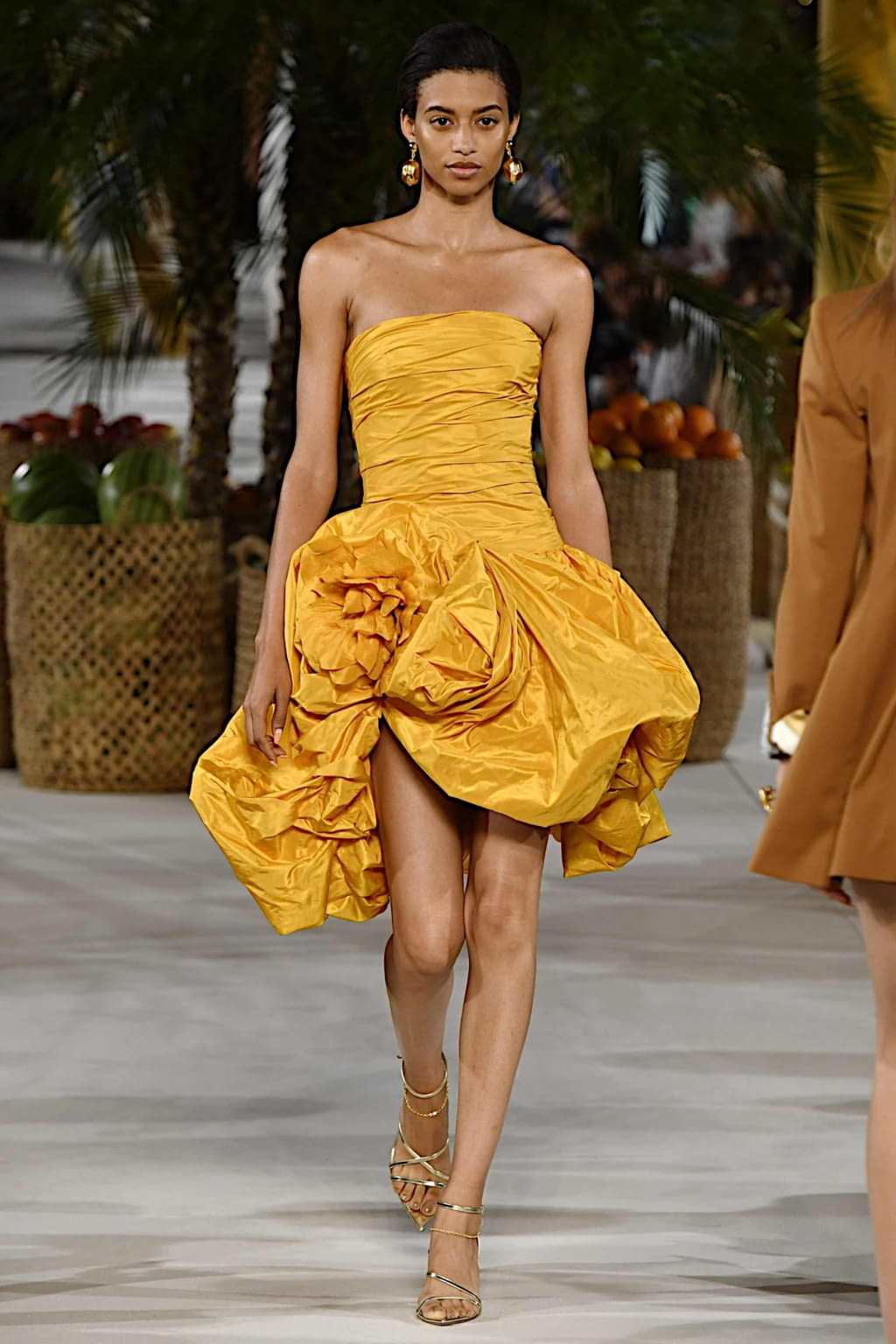 Fashion Week New York Spring/Summer 2020 look 20 from the Oscar de la Renta collection womenswear