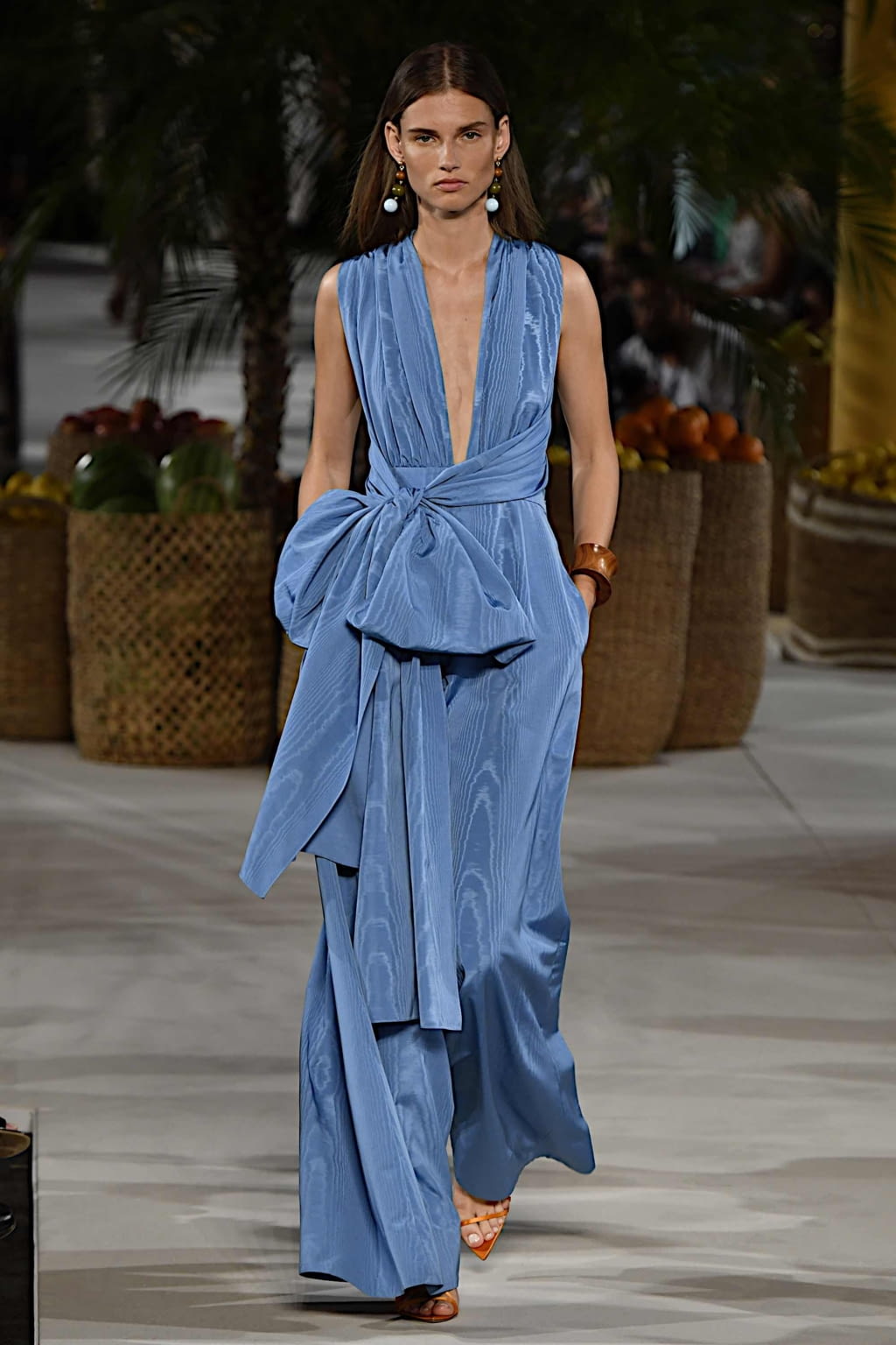 Fashion Week New York Spring/Summer 2020 look 21 from the Oscar de la Renta collection womenswear