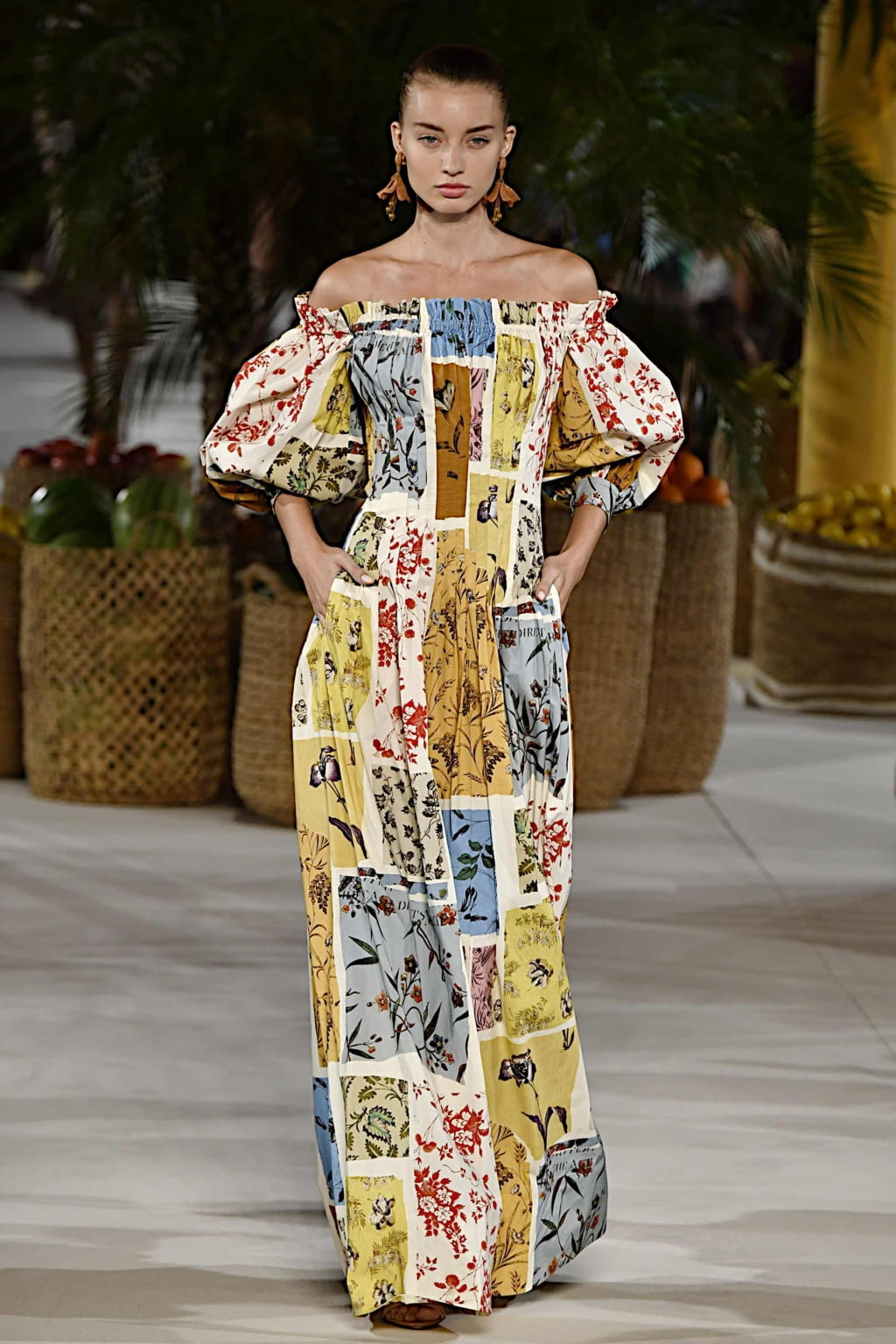 Fashion Week New York Spring/Summer 2020 look 22 from the Oscar de la Renta collection womenswear