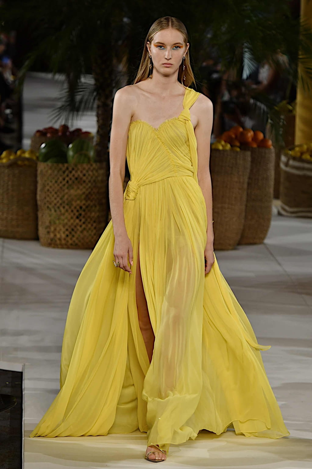 Fashion Week New York Spring/Summer 2020 look 28 from the Oscar de la Renta collection womenswear