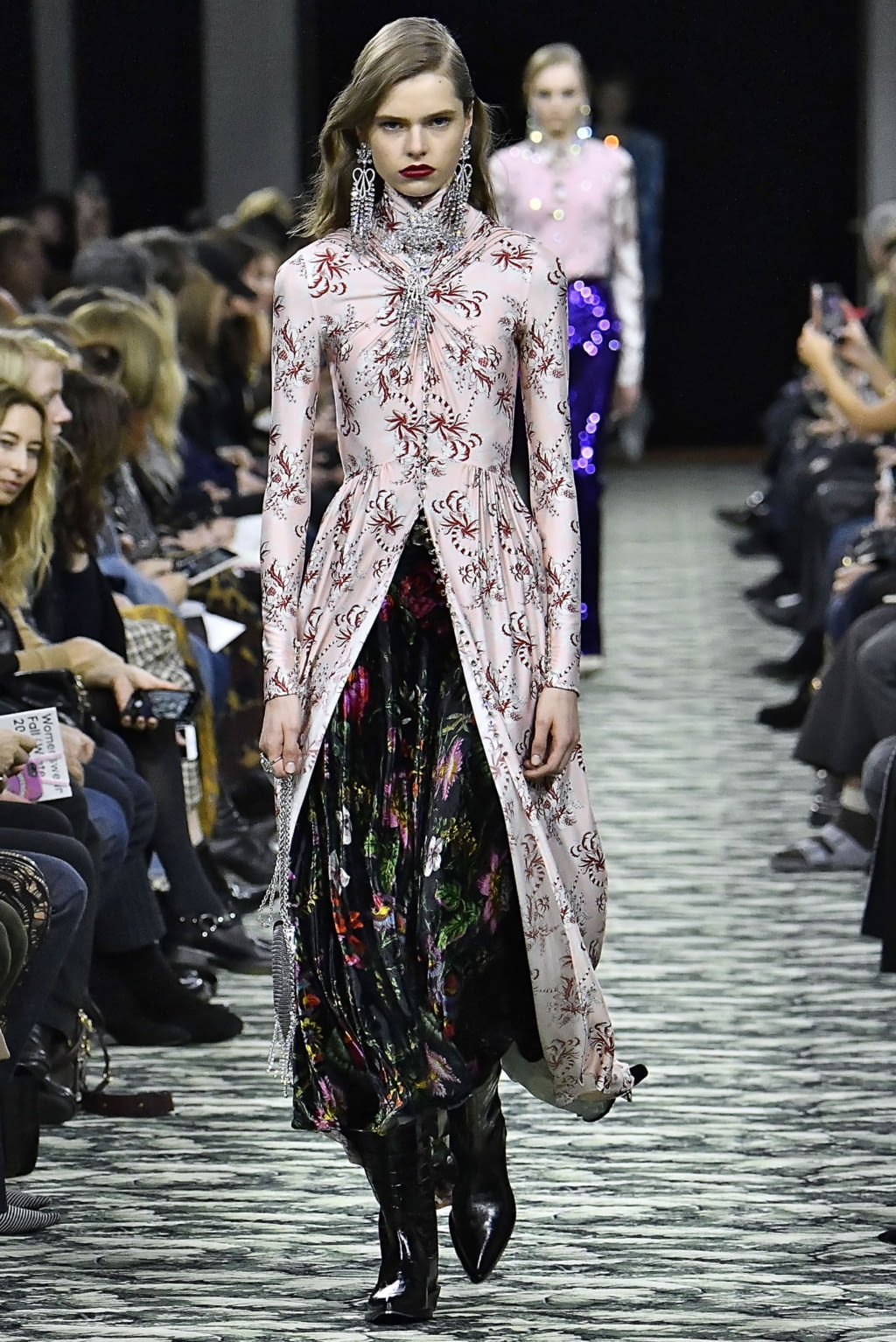 Fashion Week Paris Fall/Winter 2019 look 1 from the Rabanne collection 女装