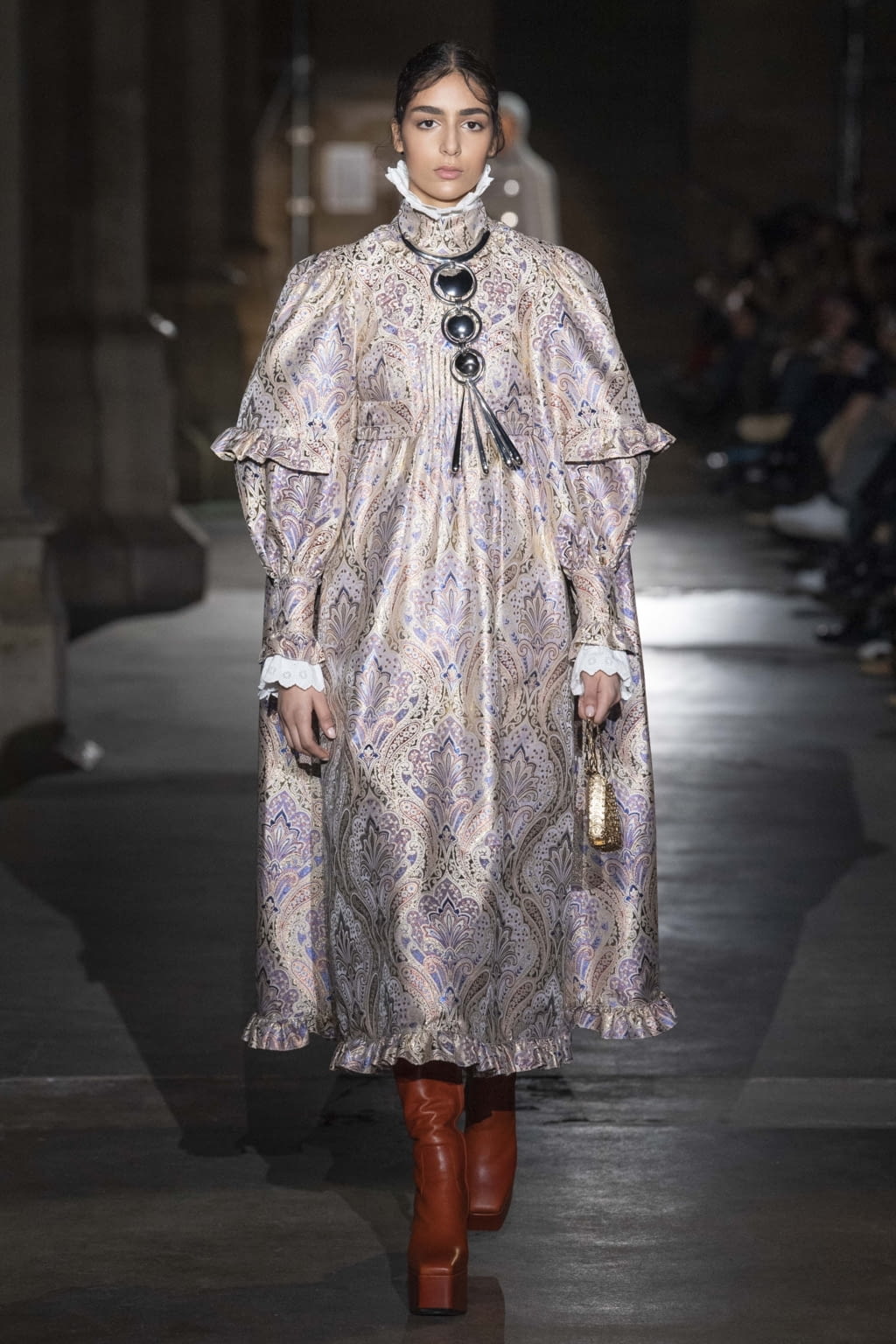 Fashion Week Paris Fall/Winter 2020 look 5 from the Rabanne collection 女装