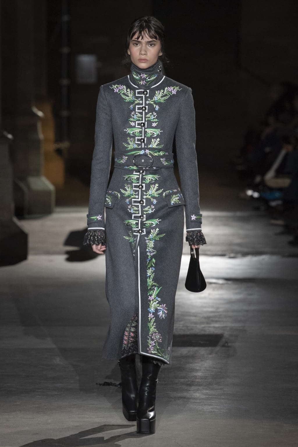 Fashion Week Paris Fall/Winter 2020 look 34 from the Rabanne collection 女装