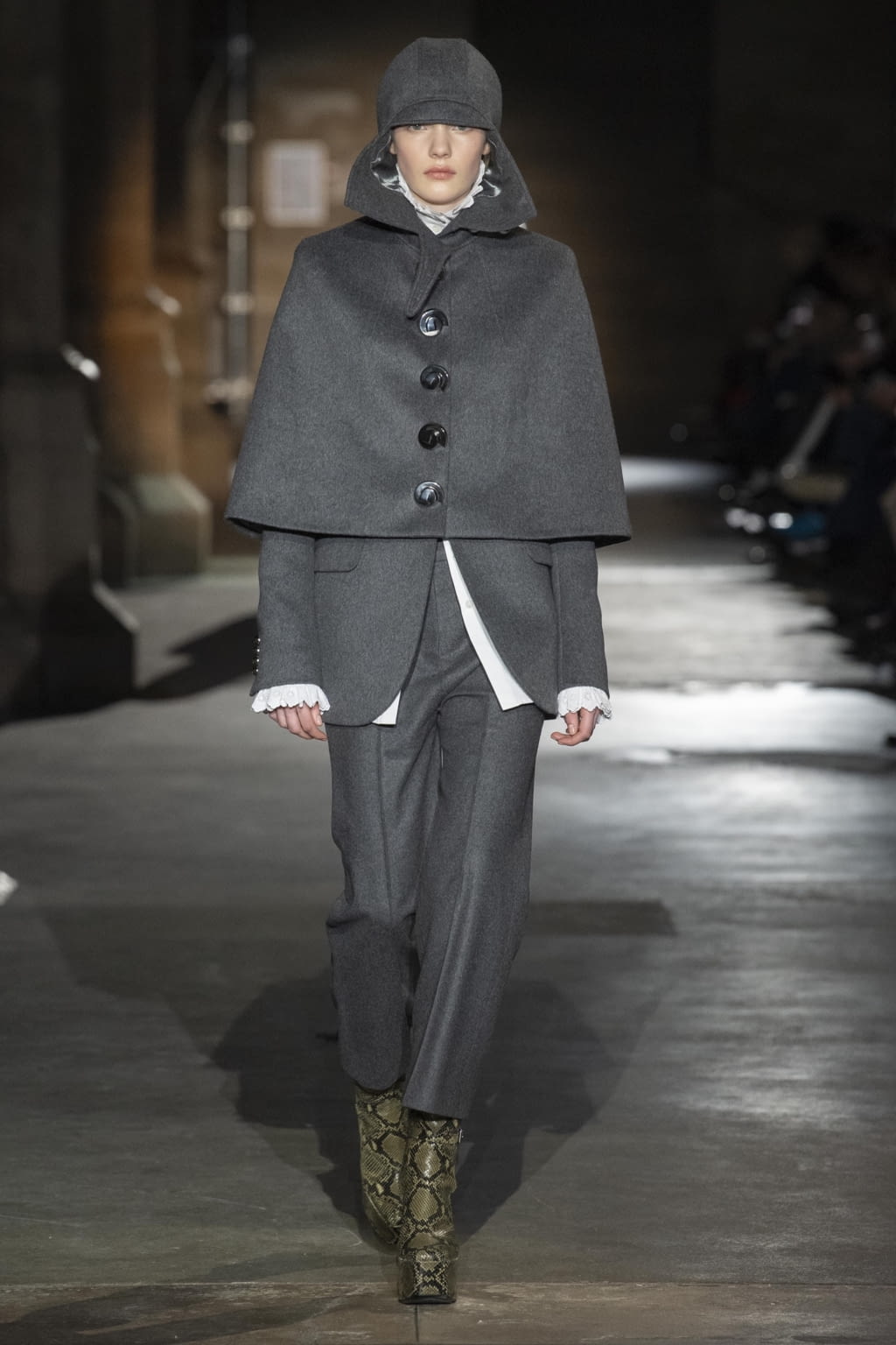 Fashion Week Paris Fall/Winter 2020 look 35 from the Rabanne collection 女装