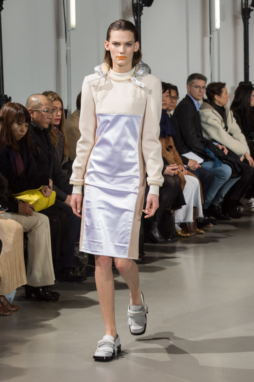 Fashion Week Paris Fall/Winter 2016 look 15 from the Rabanne collection 女装