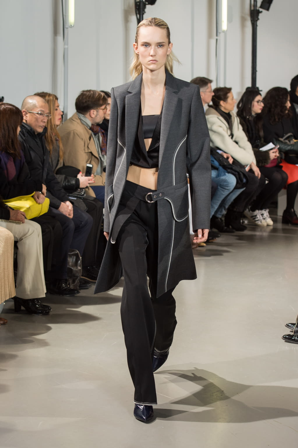 Fashion Week Paris Fall/Winter 2016 look 24 from the Rabanne collection 女装