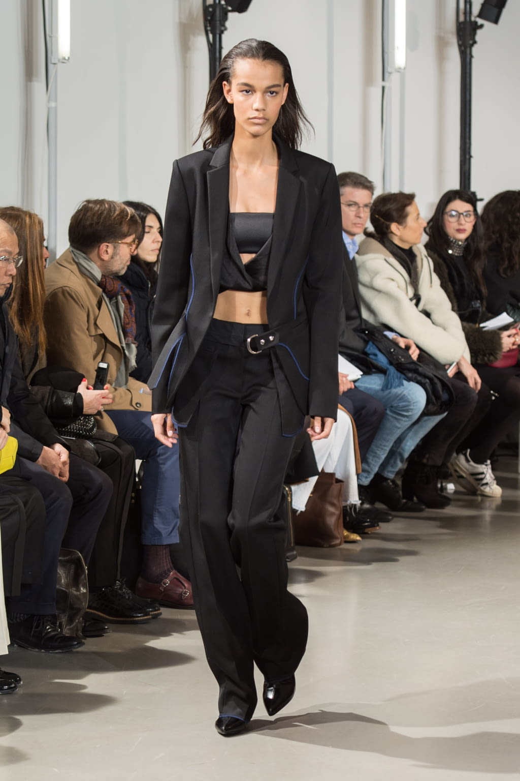 Fashion Week Paris Fall/Winter 2016 look 27 from the Rabanne collection 女装