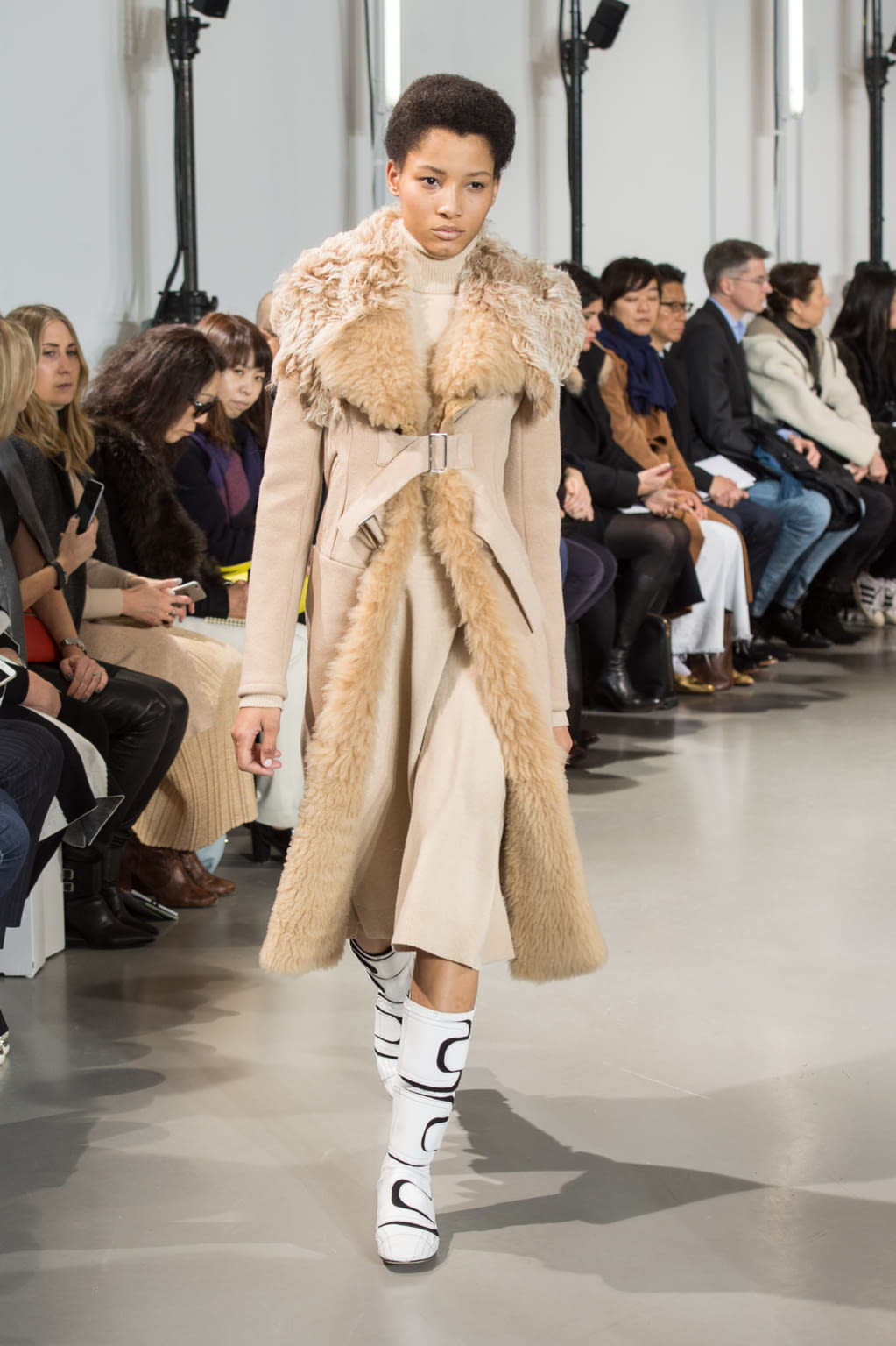 Fashion Week Paris Fall/Winter 2016 look 7 from the Rabanne collection womenswear