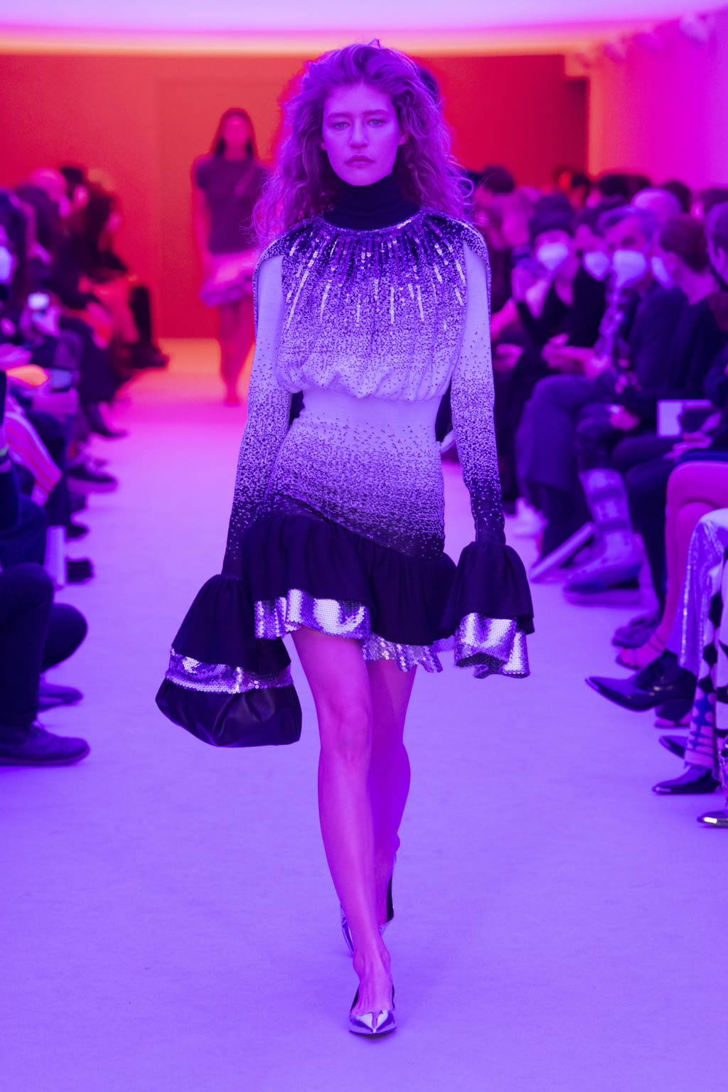 Fashion Week Paris Fall/Winter 2022 look 21 from the Rabanne collection 女装