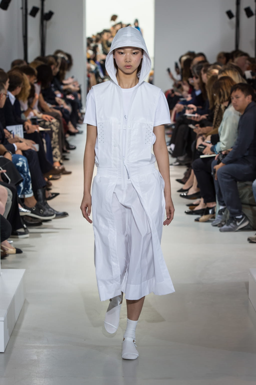 Fashion Week Paris Spring/Summer 2017 look 14 from the Rabanne collection 女装