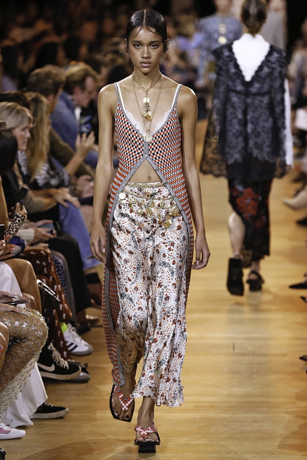 Fashion Week Paris Spring/Summer 2019 look 25 from the Rabanne collection 女装