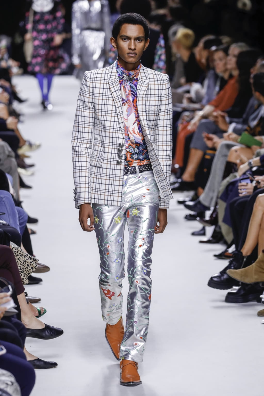 Fashion Week Paris Spring/Summer 2020 look 39 from the Rabanne collection 男装