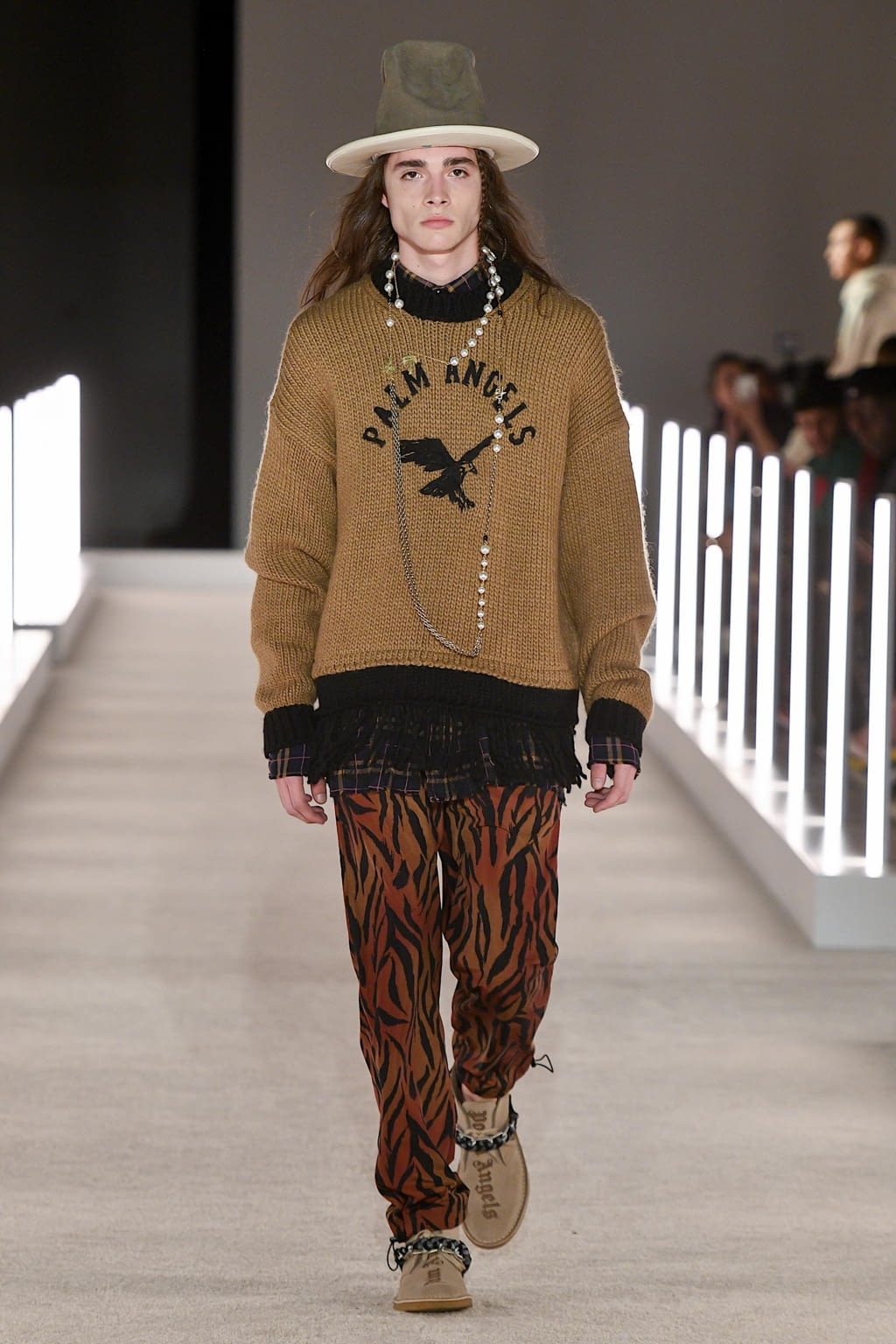 Fashion Week New York Fall/Winter 2020 look 17 from the Palm Angels collection 女装