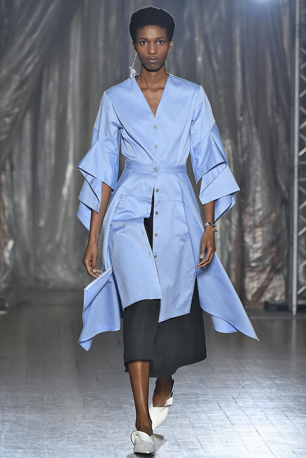 Fashion Week London Fall/Winter 2018 look 19 from the Palmer Harding collection womenswear