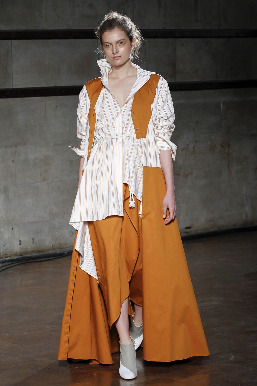 Fashion Week London Spring/Summer 2018 look 26 from the Palmer Harding collection 女装