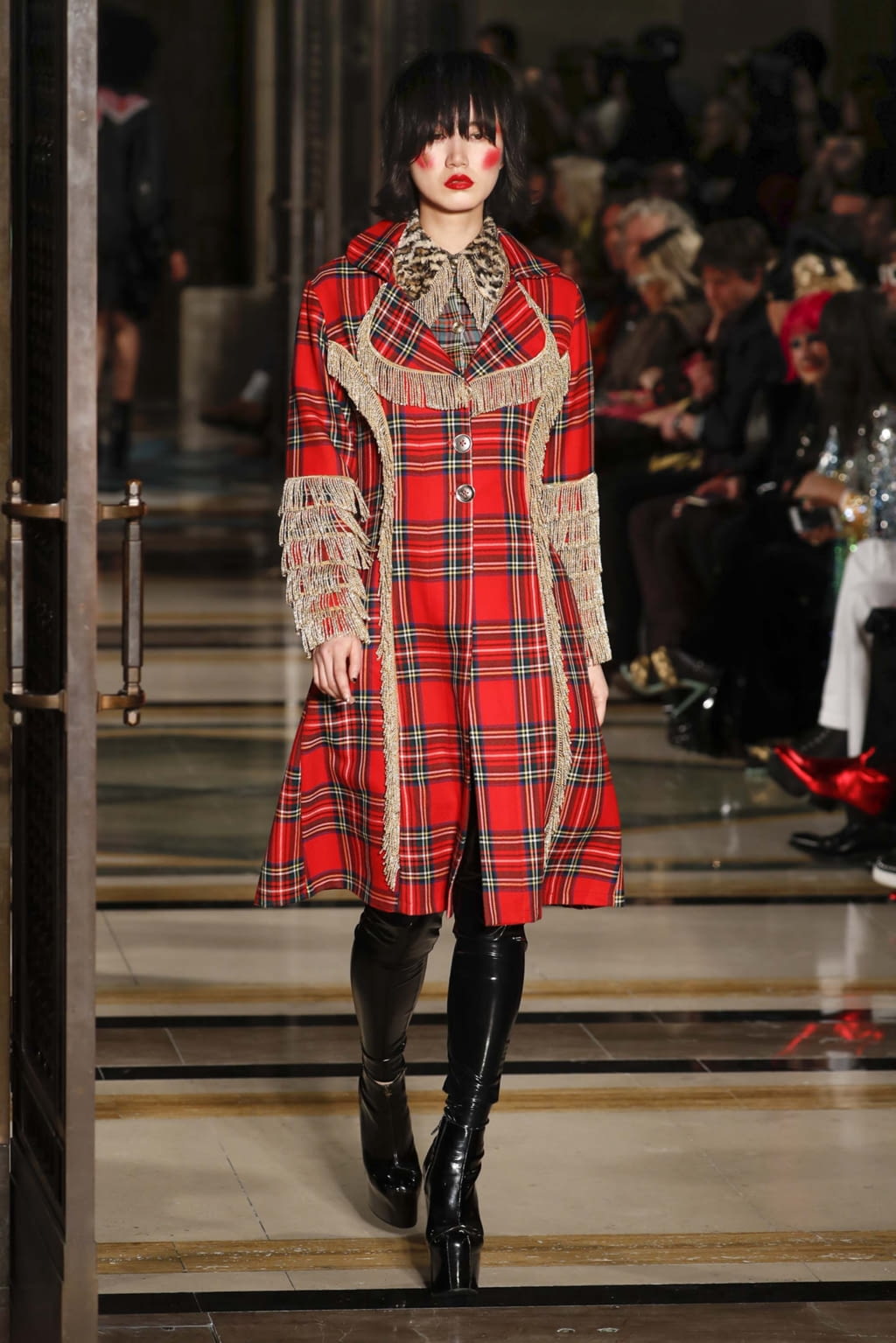 Fashion Week London Fall/Winter 2018 look 10 from the Pam Hogg collection 女装